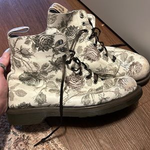 Rare Distressed floral Dr. Martens!